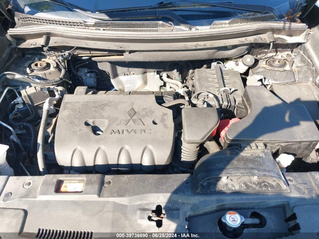 JA4AZ3A34JJ003347 Mitsubishi Outlander Se
