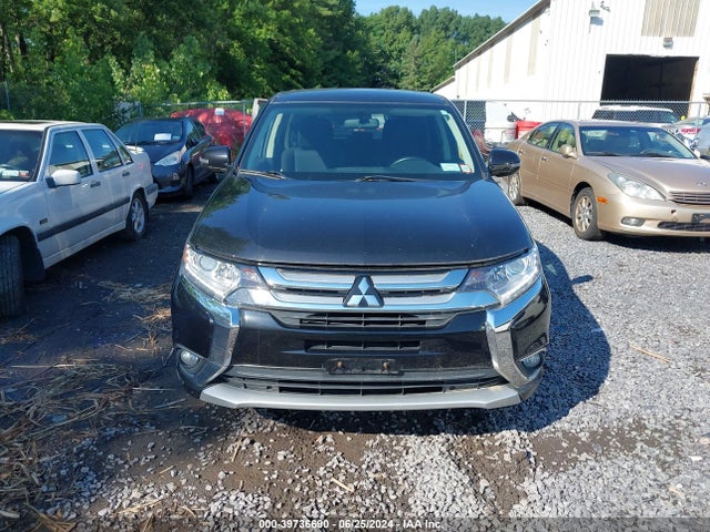 JA4AZ3A34JJ003347 Mitsubishi Outlander Se