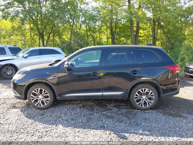 JA4AZ3A34JJ003347 Mitsubishi Outlander Se