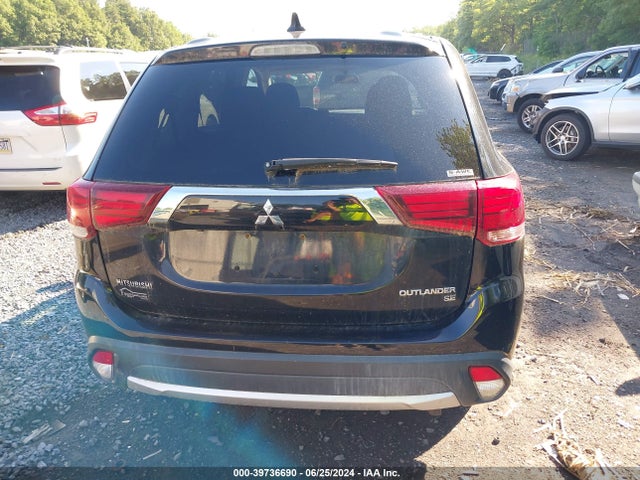 JA4AZ3A34JJ003347 Mitsubishi Outlander Se