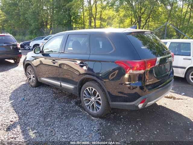 JA4AZ3A34JJ003347 Mitsubishi Outlander Se
