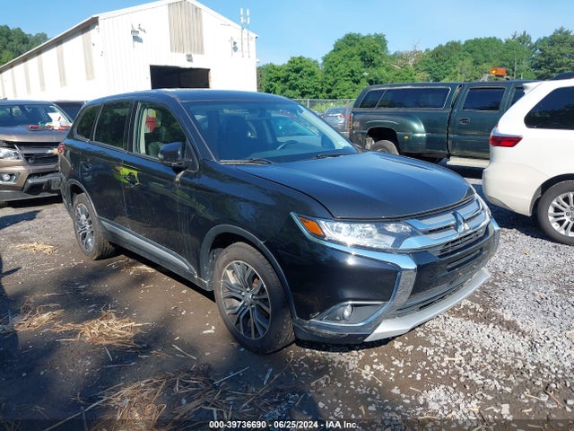 JA4AZ3A34JJ003347 Mitsubishi Outlander Se