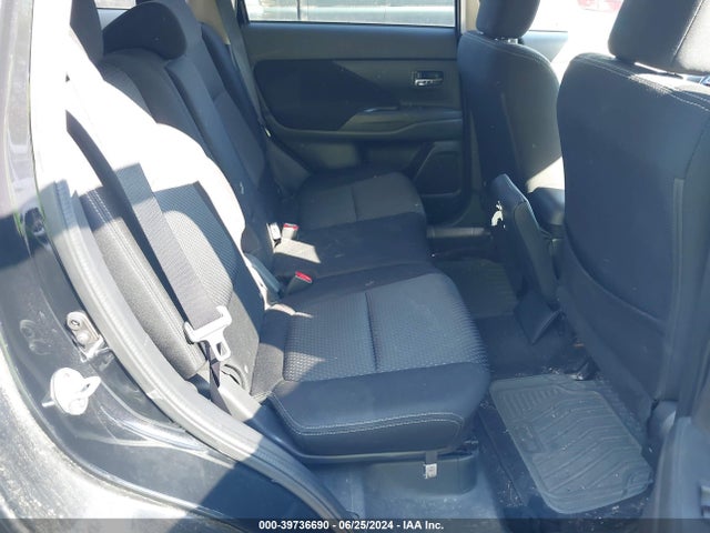 JA4AZ3A34JJ003347 Mitsubishi Outlander Se