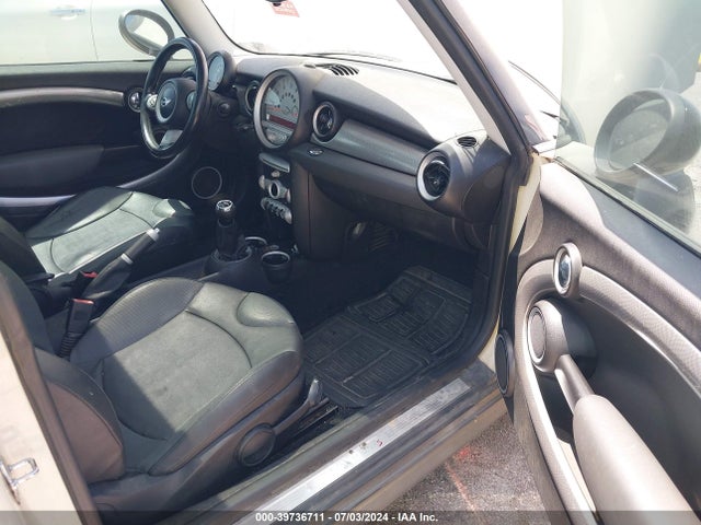 2007 MINI COOPER S WMWMF73537TL87326 Photo 4