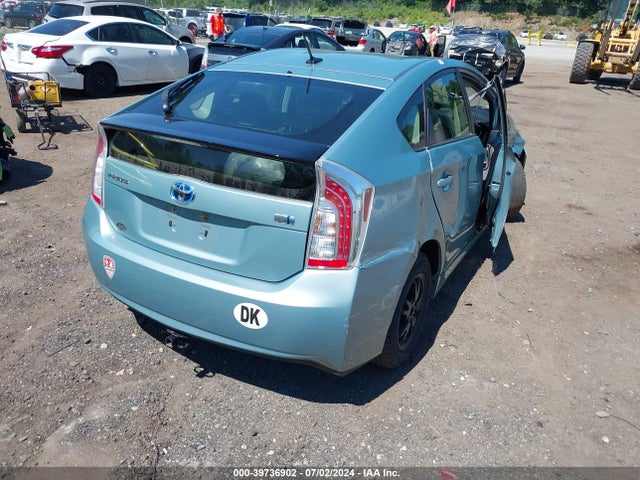 Toyota Prius Three 2014 JTDKN3DU3E1845192 Image 4