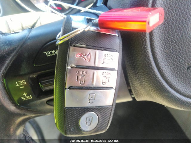 KIA SEDONA LX 2017 KNDMB5C14H6233479 Image 11