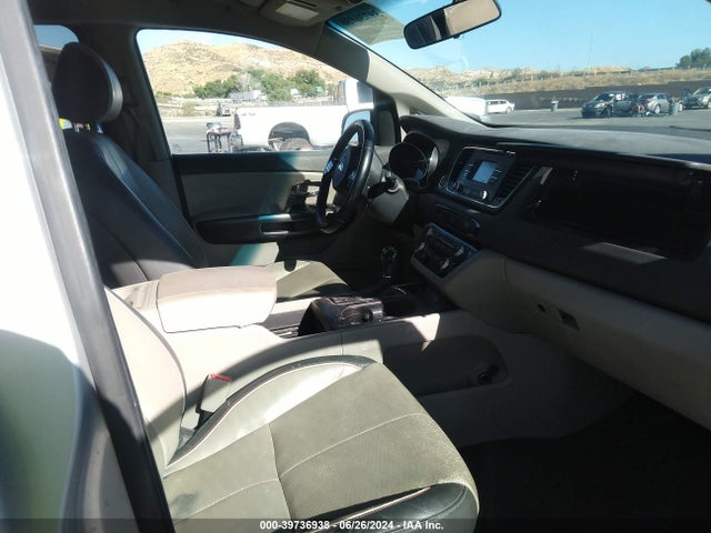 KIA SEDONA LX 2017 KNDMB5C14H6233479 Image 5