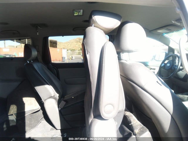 KIA SEDONA LX 2017 KNDMB5C14H6233479 Image 8