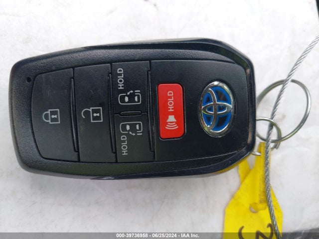 Toyota SIENNA LE 2024 5TDKRKEC9RS201273 Image 11