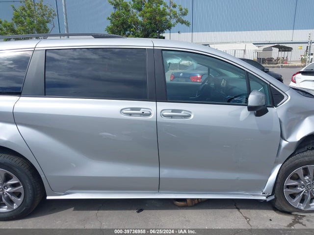 Toyota SIENNA LE 2024 5TDKRKEC9RS201273 Image 14