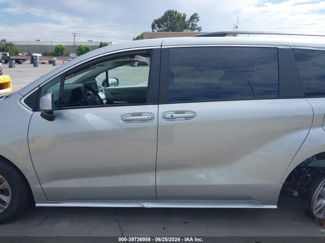 Toyota SIENNA LE 2024 5TDKRKEC9RS201273 Image 15
