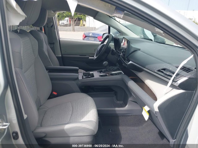 Toyota SIENNA LE 2024 5TDKRKEC9RS201273 Image 5