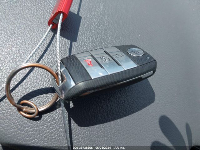 KNDCB3LC8K5260327 KIA NIRO LX