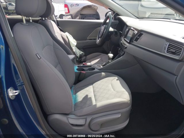 KNDCB3LC8K5260327 KIA NIRO LX