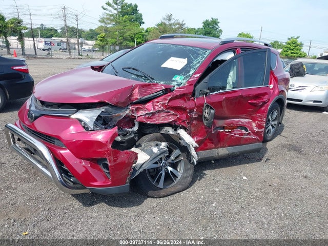 Toyota Rav4 Xle 2018 2T3RFREV3JW786047 Image 2