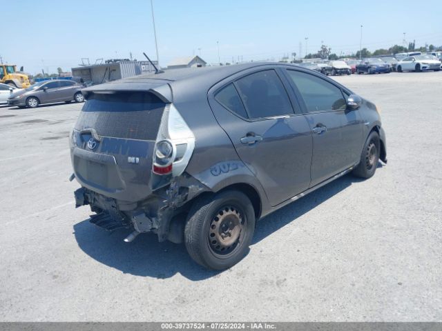 JTDKDTB30E1570829 Toyota Prius C One