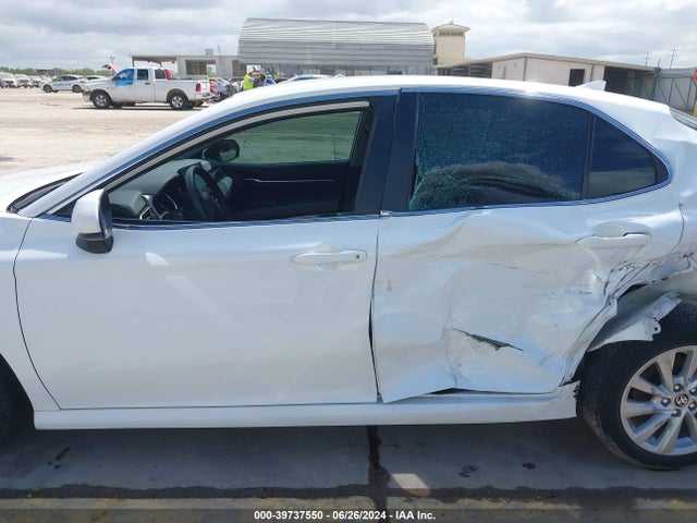 Toyota CAMRY LE 2022 4T1C11AK2NU697683 Image 14