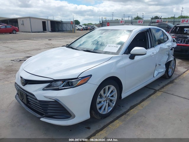 Toyota CAMRY LE 2022 4T1C11AK2NU697683 Image 2