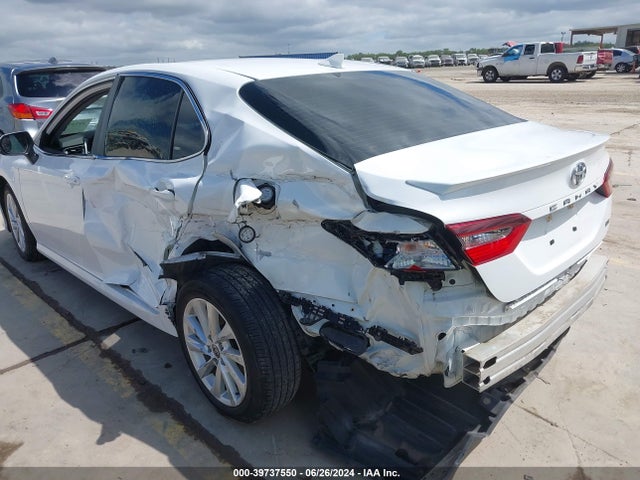 Toyota CAMRY LE 2022 4T1C11AK2NU697683 Image 6