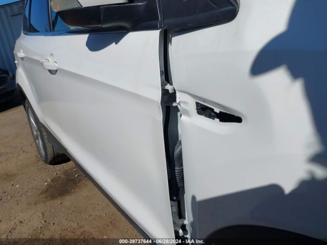 1FMCU0JD6HUD77354 Ford Escape Titanium