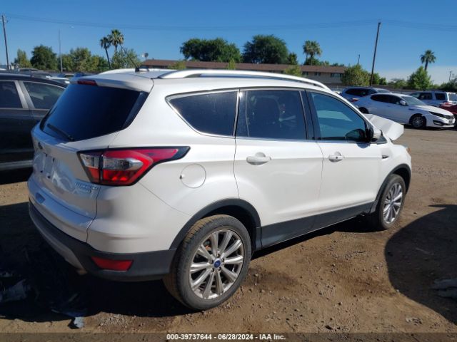 1FMCU0JD6HUD77354 Ford Escape Titanium
