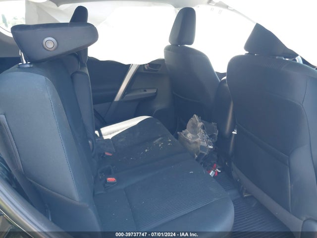 Toyota RAV4 LE 2018 2T3BFREV2JW783707 Image 8