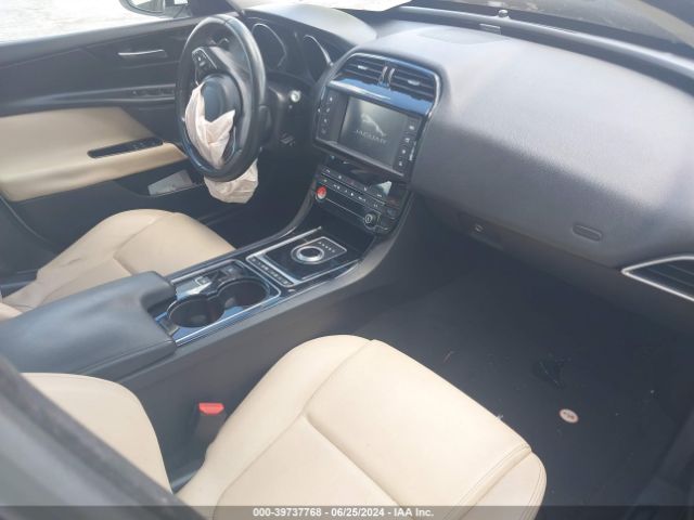 SAJAD4BG2HA946912 Jaguar Xe 25t Premium