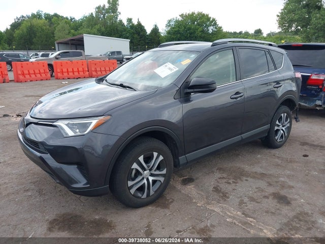 Toyota RAV4 LE 2018 JTMZFREV5JJ151166 Image 2