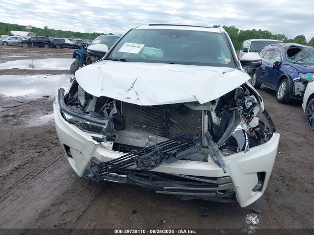 Toyota Highlander Limited Platinum 2018 5TDDZRFH3JS812786 Image 12