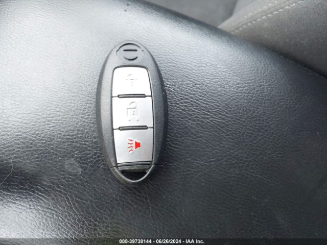 KNMAT2MV2GP615664 Nissan ROGUE SV