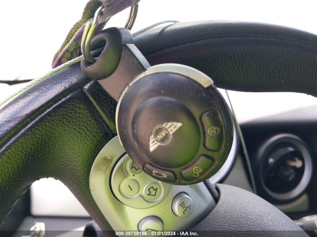 2009 MINI COOPER WMWMF335X9TU75849 Photo 10