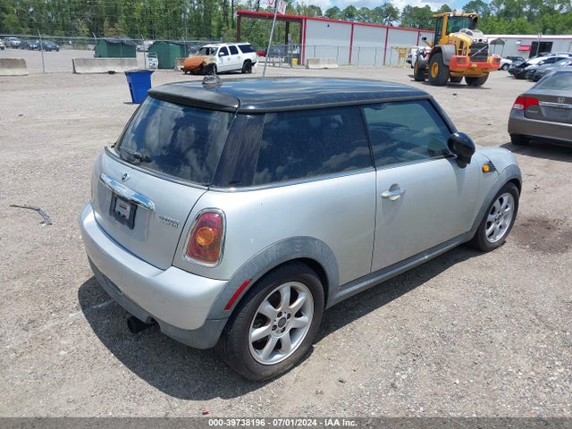 2009 MINI COOPER WMWMF335X9TU75849 Photo 3