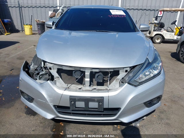 2018 Nissan Altima 2.5 Sl მანქანა იყიდება აუქციონზე, vin: 1N4AL3AP1JC215420, აუქციონის ნომერი: 39738225