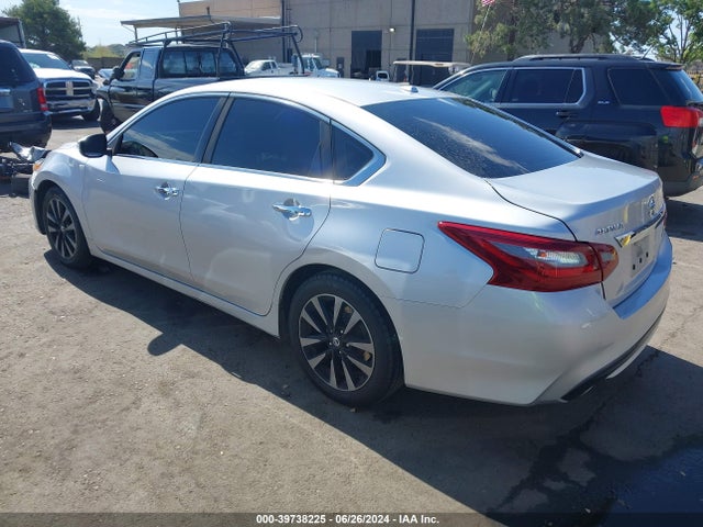 2018 Nissan Altima 2.5 Sl მანქანა იყიდება აუქციონზე, vin: 1N4AL3AP1JC215420, აუქციონის ნომერი: 39738225