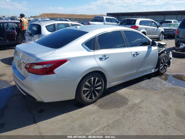 2018 Nissan Altima 2.5 Sl მანქანა იყიდება აუქციონზე, vin: 1N4AL3AP1JC215420, აუქციონის ნომერი: 39738225