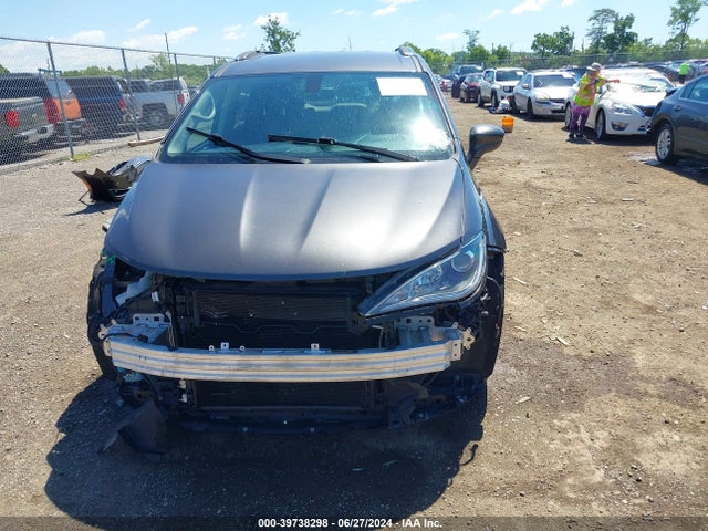 2C4RC1EG2JR257601 Chrysler Pacifica Touring L Plus