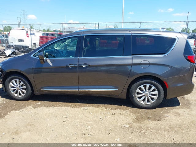 Chrysler Pacifica Touring L Plus 2018 2C4RC1EG2JR257601 Image 15