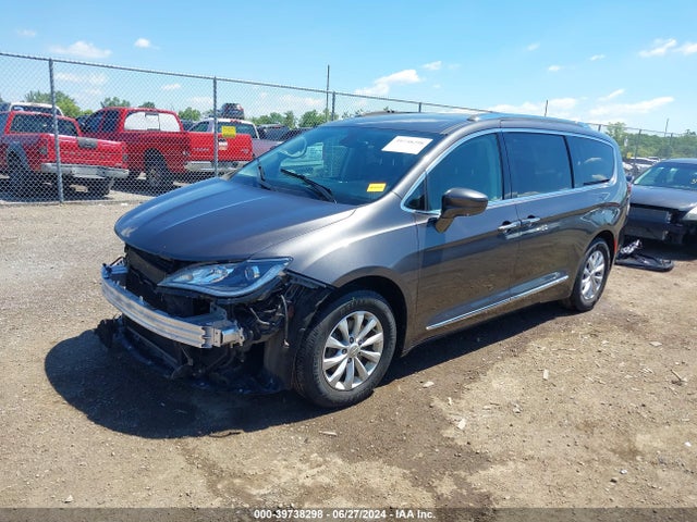 2C4RC1EG2JR257601 Chrysler Pacifica Touring L Plus
