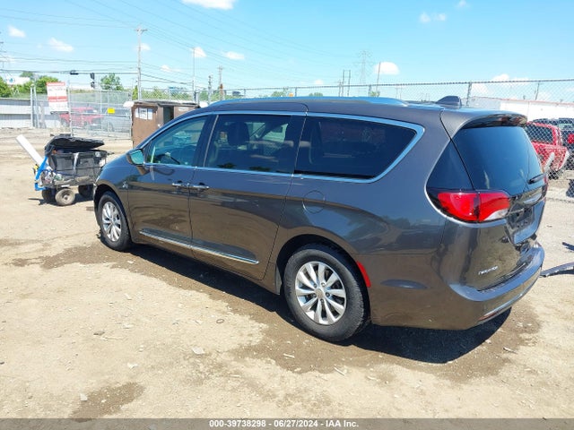 2C4RC1EG2JR257601 Chrysler Pacifica Touring L Plus