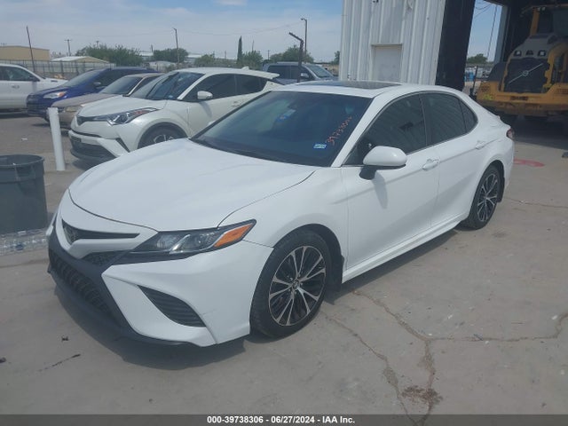 Toyota CAMRY SE 2018 4T1B11HK2JU575126 Image 2
