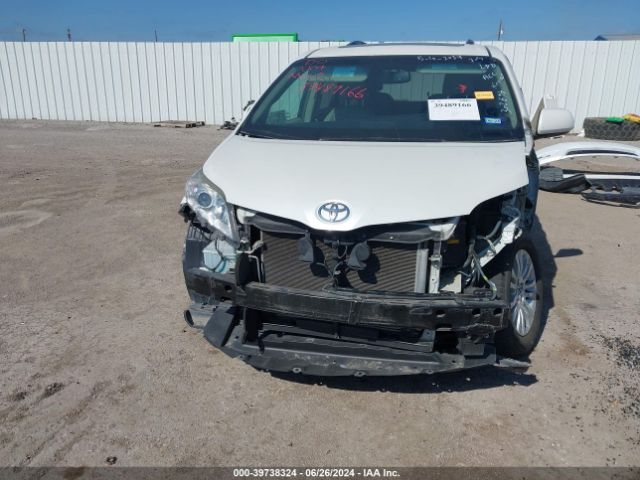 5TDYZ3DC1HS836777 Toyota Sienna Xle 8 Passenger