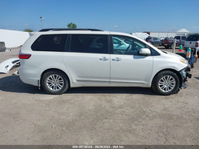 5TDYZ3DC1HS836777 Toyota Sienna Xle 8 Passenger