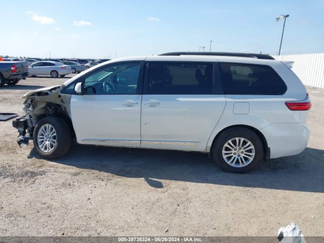 5TDYZ3DC1HS836777 Toyota Sienna Xle 8 Passenger