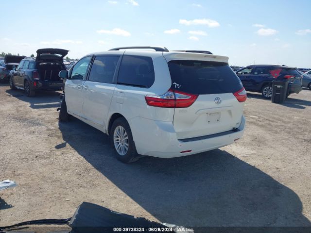 5TDYZ3DC1HS836777 Toyota Sienna Xle 8 Passenger