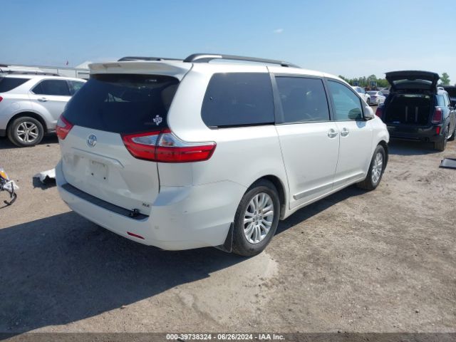 5TDYZ3DC1HS836777 Toyota Sienna Xle 8 Passenger