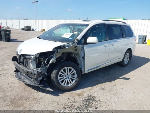 5TDYZ3DC1HS836777 Toyota Sienna Xle 8 Passenger
