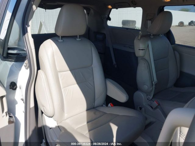 5TDYZ3DC1HS836777 Toyota Sienna Xle 8 Passenger