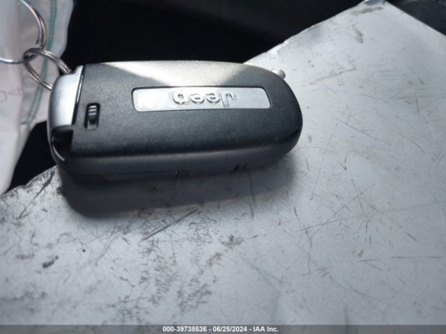 1C4RJEAG9NC153821 Jeep Grand Cherokee Wk Laredo X 4x2