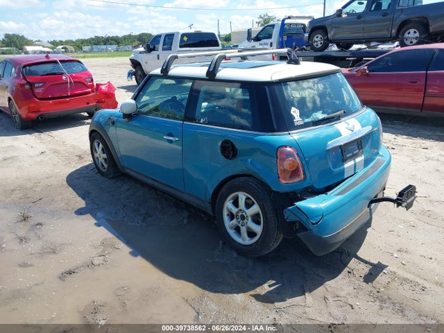 2009 MINI COOPER WMWMF33589TZ21156 Photo 2
