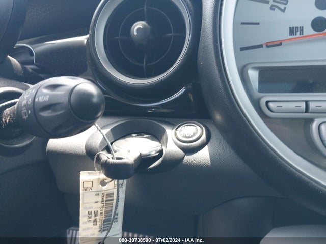 2010 MINI COOPER S WMWMF7C58ATZ70076 Photo 10